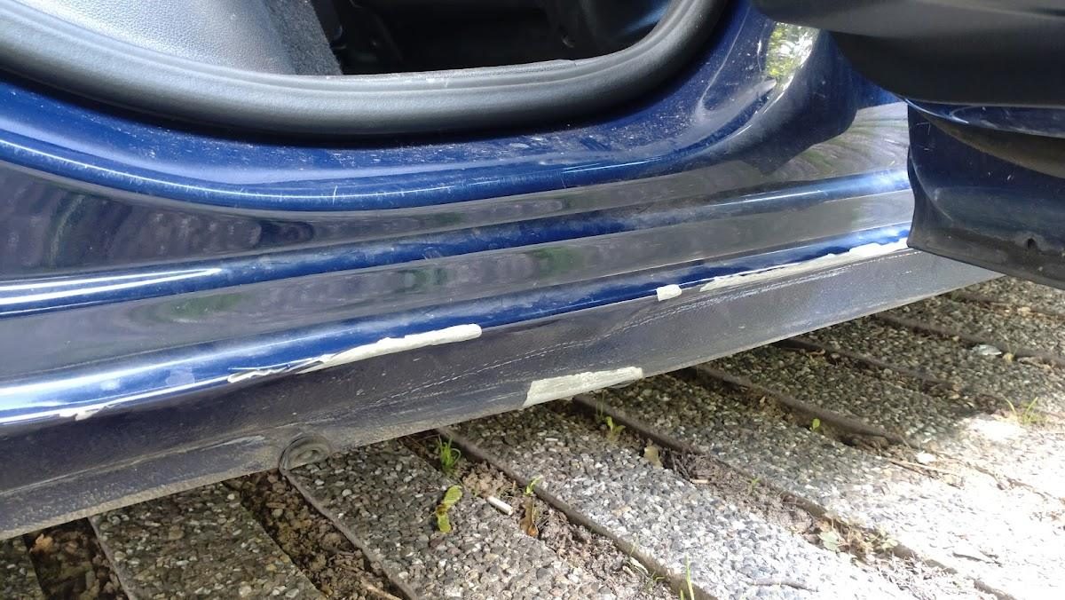 Beschädigter Schweller vor der Reparatur